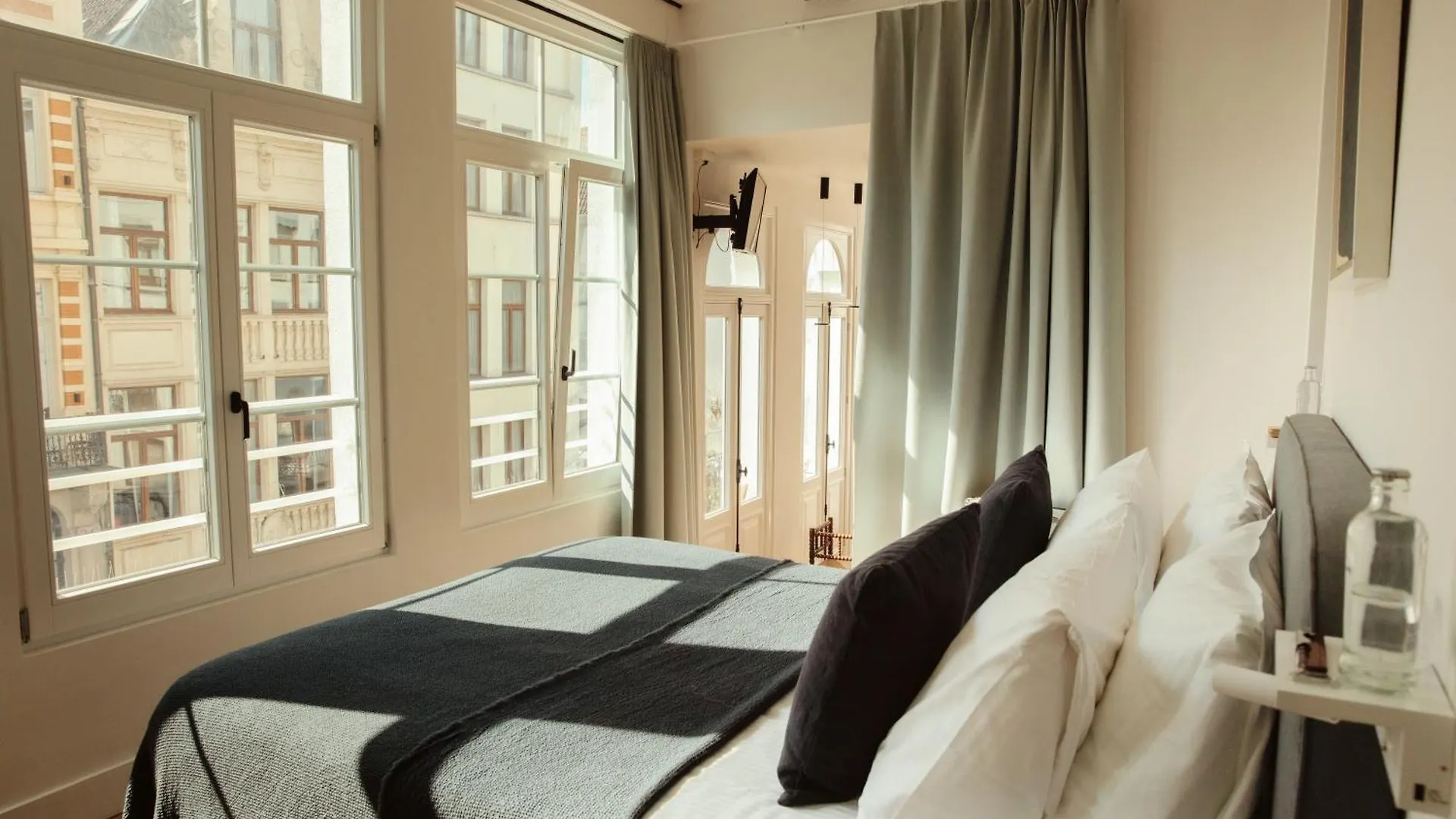 A Place Antwerp - Boutique Suites & Flats - Oude Koornmarkt 1 Affittacamere