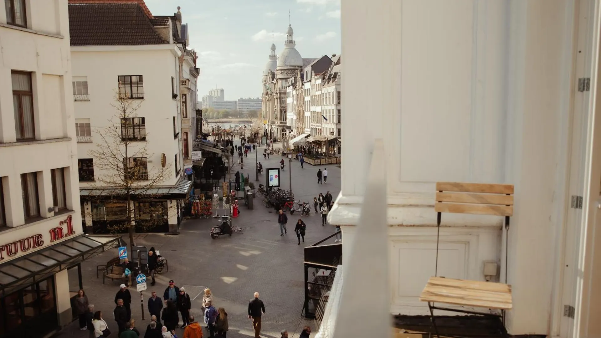 A Place Antwerp - Boutique Suites & Flats - Oude Koornmarkt 1 0*,  Belgio
